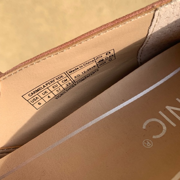 Vionic suede perforated dusty rose shoes size 6 - Picture 14 of 15